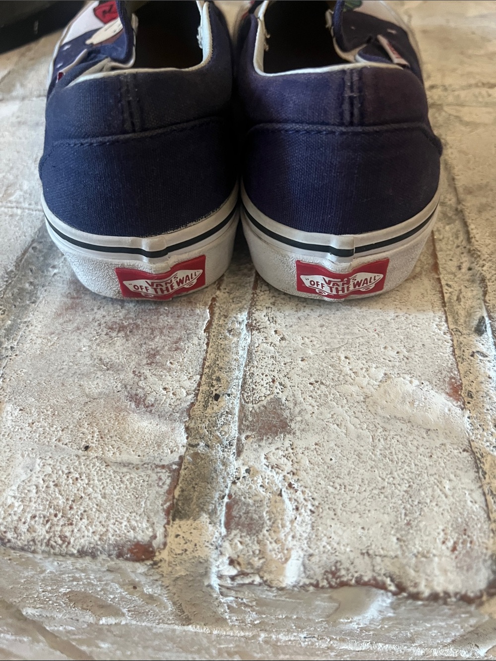 🔥Women’s Vans Slip-On Sneakers in Navy, White, Red with Peanuts Art - Picture 4 of 4
